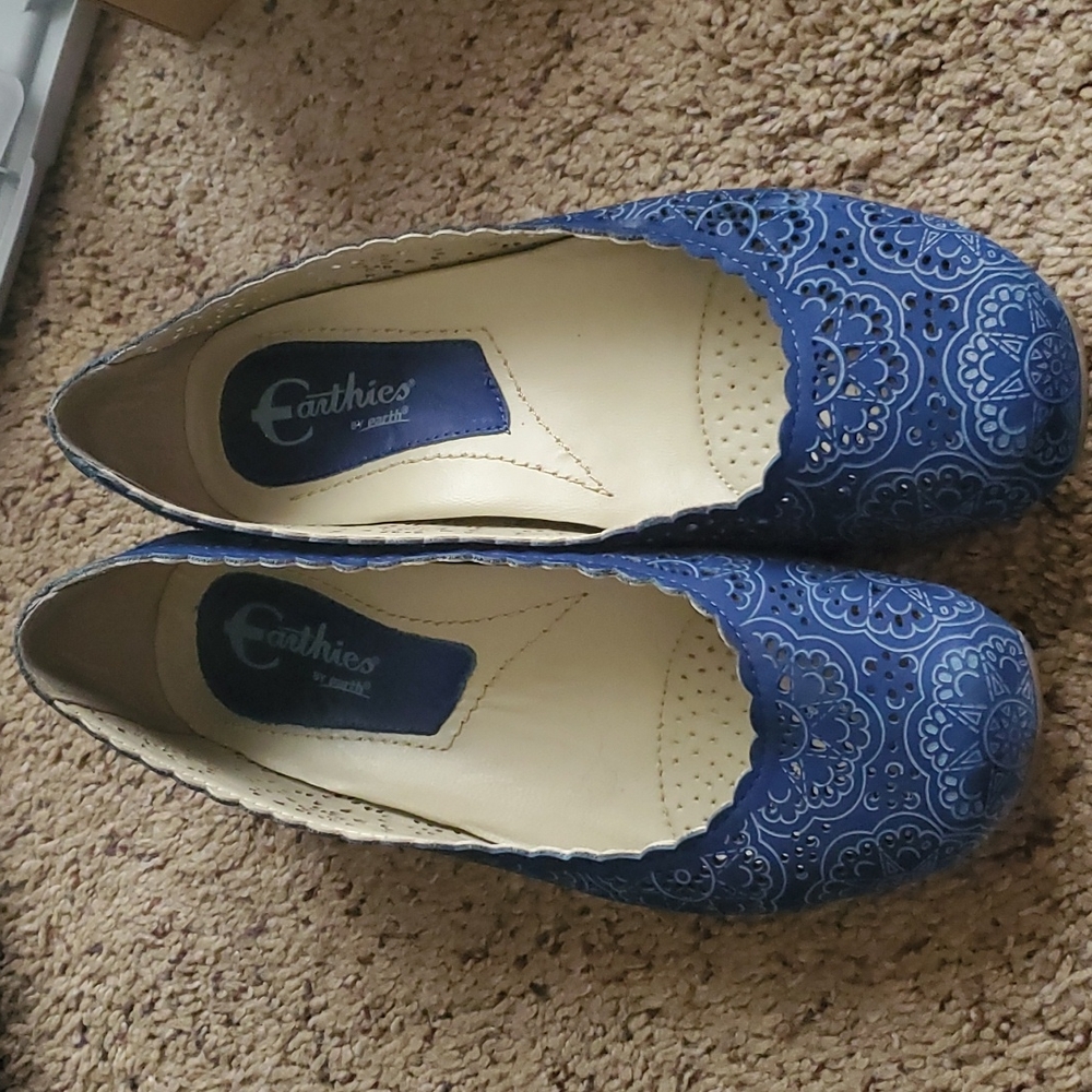 Earthies blue flats